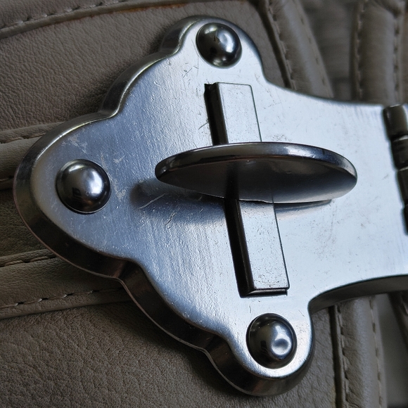 Amazing BCBGMaxAzria Leather Turn Lock Belt Size S - Picture 6 of 8